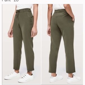 LULU ON THE FLY 7/8 WOVEN PANT